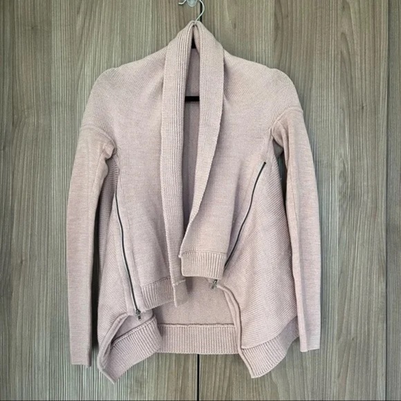 Lululemon Wrap it Up sweater- 100% merino wool Size 4-6 - Picture 2 of 7
